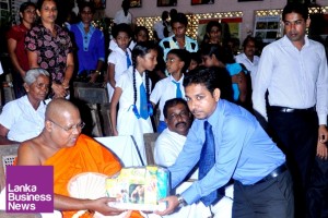 Omare Kashyapa thero, Former Adviser to the President, Shastrapathi, chief prelate of Sri Rohana Chapter and Pariwenadhipathy of Vidya Nikethana Pirivena at Sapugoda, Kaburupriya being presented with the first set of new products by Beam Hela Osu Lanka Company.